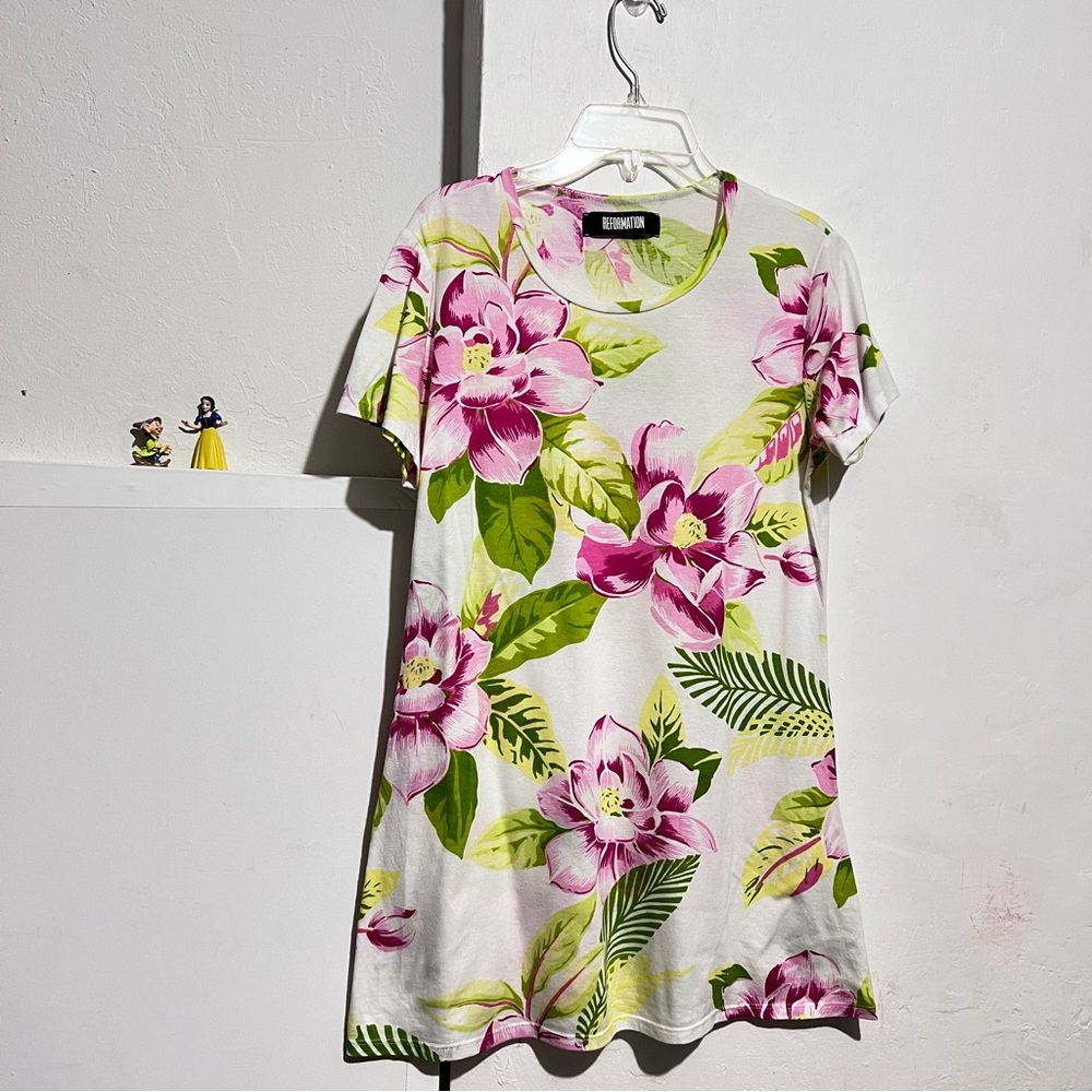 Reformation floral top size XS T shirt Tunic: : Box E-02: